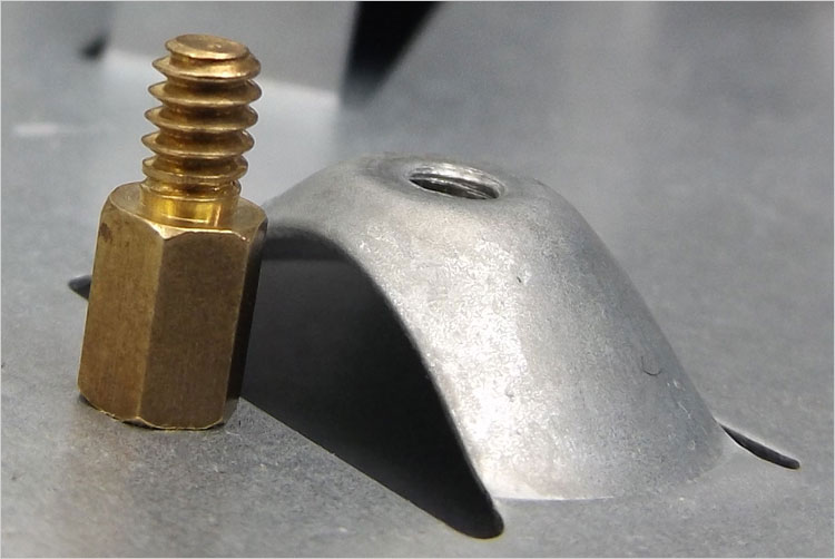 スペーサーネジ