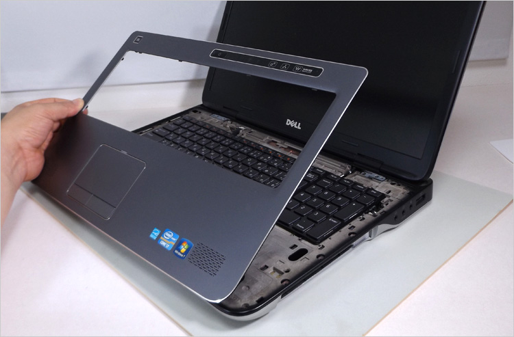 キーボードエリアが丸々くり抜かれ