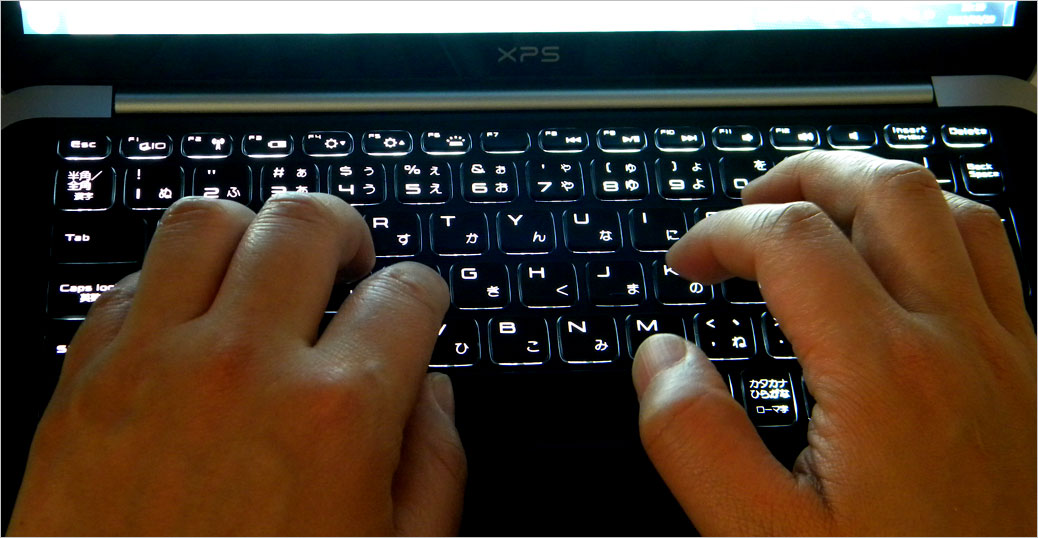 バックライト機能のボタンと兼用になっており、押すことごとに、オンオフ