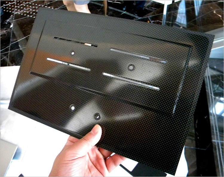 窪みをプレス加工