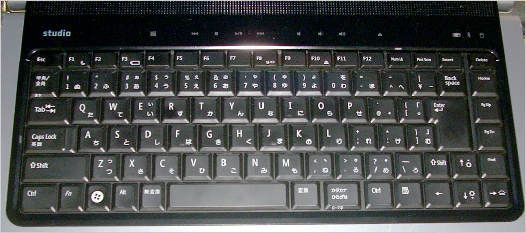 メディアコントロール・ボタンはキーボードの真上にあるタッチセンサーボタン