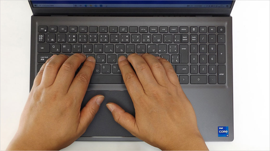 やや左寄りのポジション