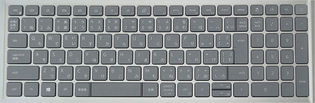 Inspiron 15（5515）。2021年10月レビュー。キーボードの色は「タイタン グレー」