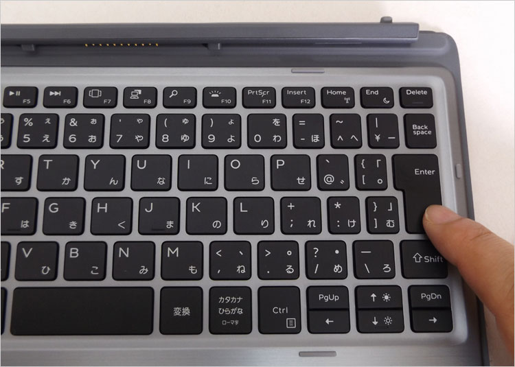 コンパクトなデザイン：厚さ 9.35 mmのスリムデザイン