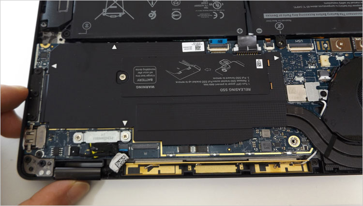 マニュアルでは、システム ボード シールド