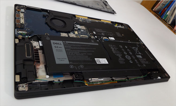 4セルバッテリーが内蔵