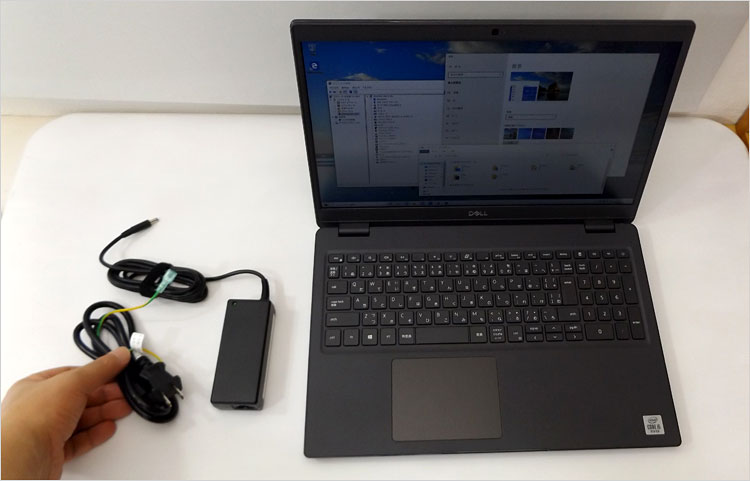 65WのACアダプタ