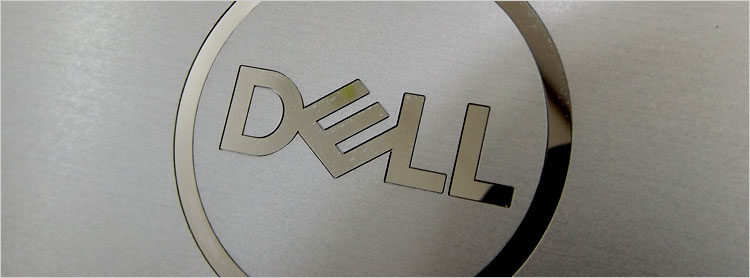 窪んだ状態でクローム調のDELLロゴが配置