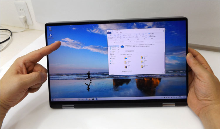 1.677 kgなので、ノートならともかくタブレットPCとしては重量級