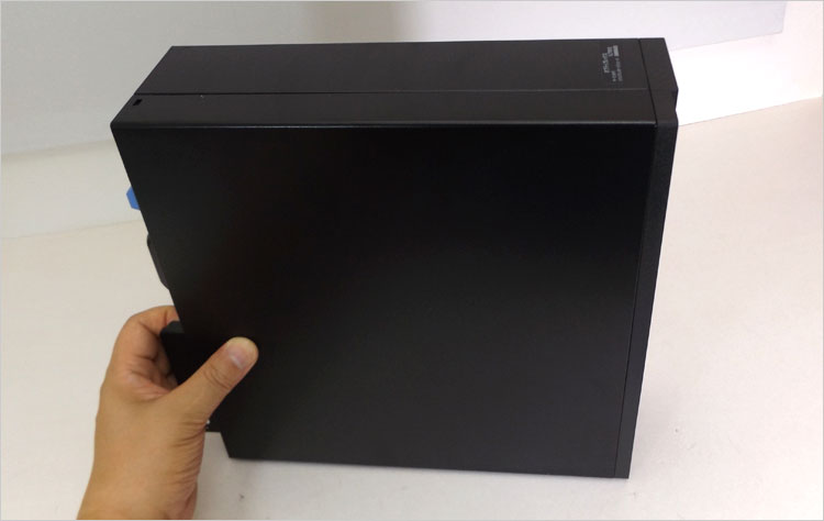 この面が内部アクセスの開閉パネル