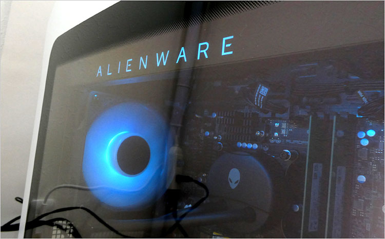 スケルトンでLED見える