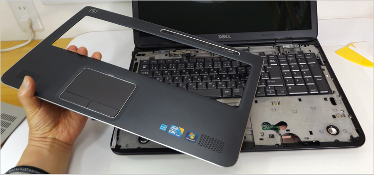 天板とパームレストがアルミ