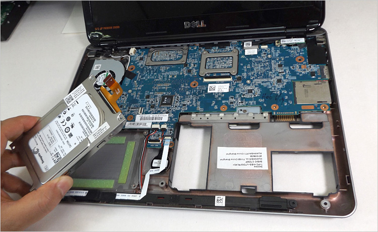 筐体にマザーボード