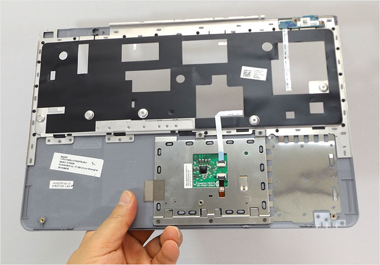 Inspiron 13z（N301Z）のパームレスト部材