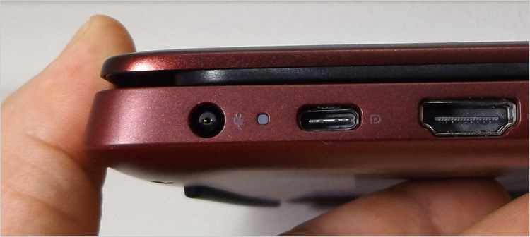 この写真（Inspiron 14-5480）はバーガンディというカラーリング