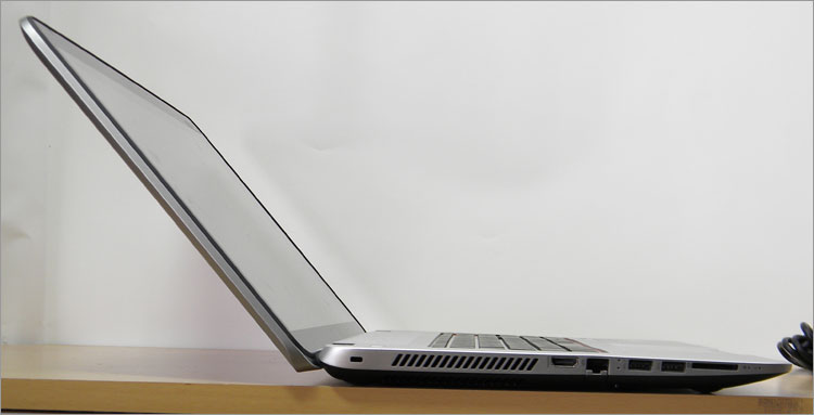 薄型でスタイリッシュ