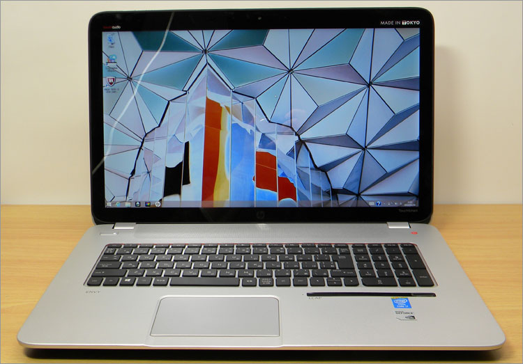 大画面の17.3インチ