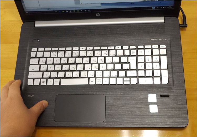 バックライト機能付きのキーボード