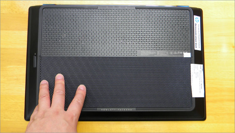 背面へ排気されるエアーフロー