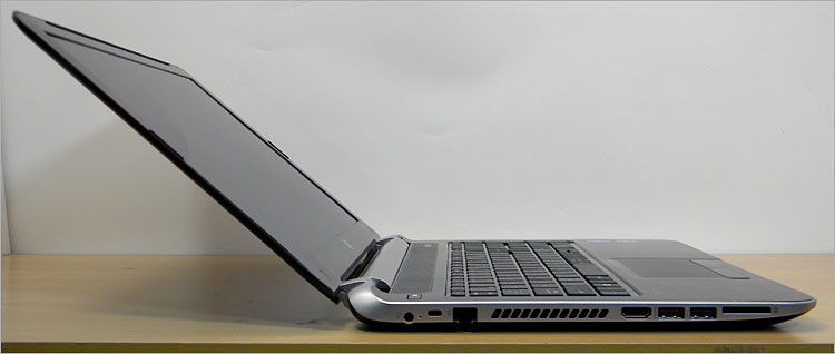 ディスプレイはここまで開き