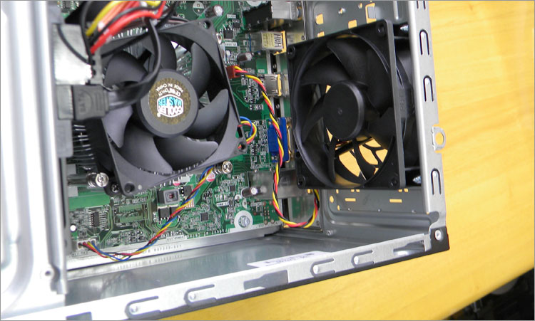 Pavilion 550-040jpのPCケースファン