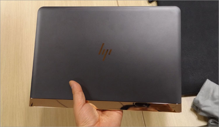 スラッシュ・ロゴ