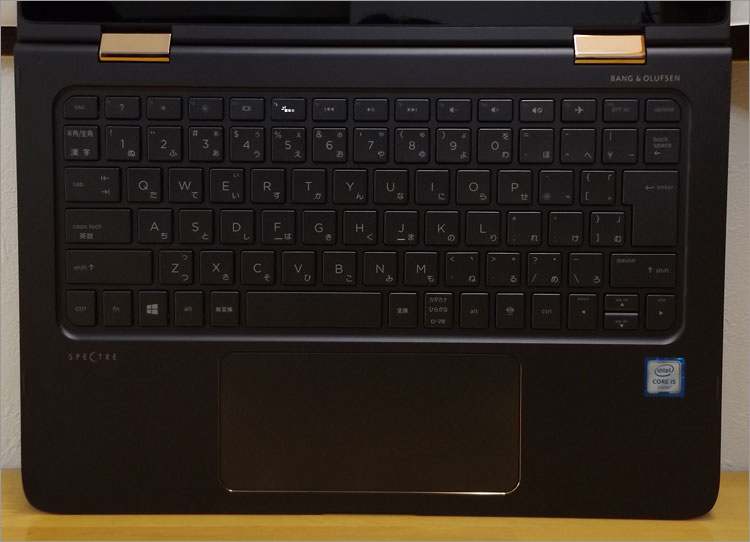 キーボードとパームレスト