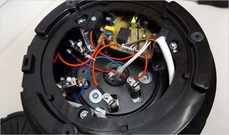 ファンとかは内蔵されていない