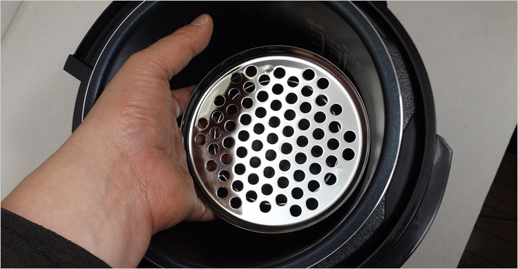 手を差し込めるくらいのスペース