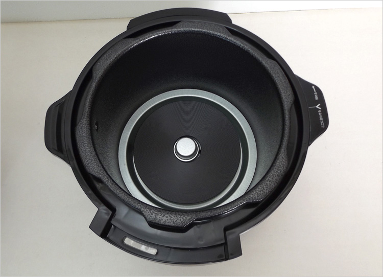 内側に食材が紛れると故障や火災の原因