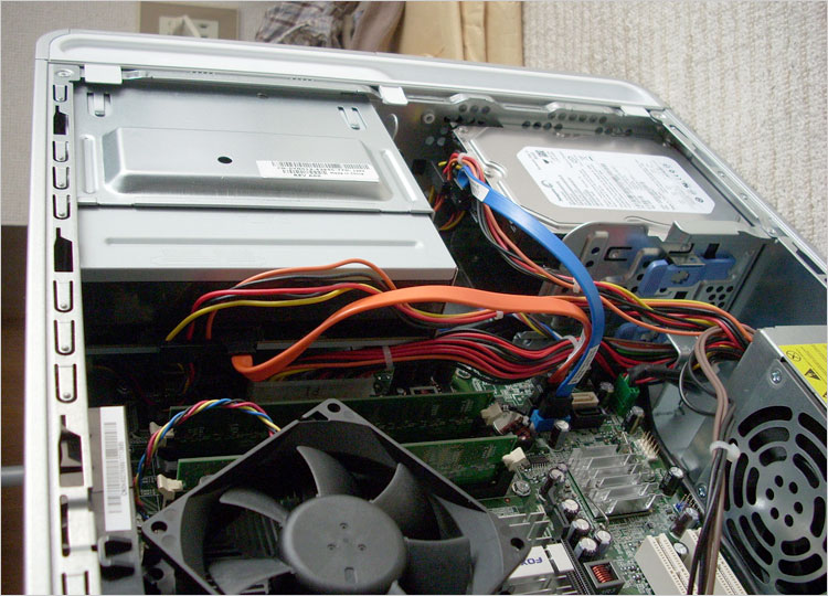 3.5インチHDDベイが2基