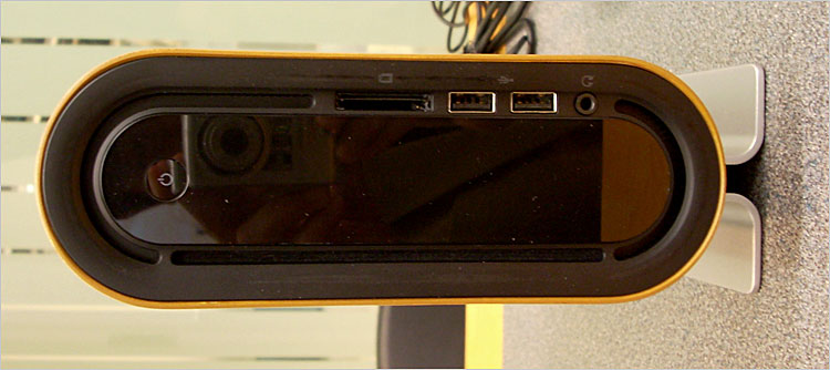 前面ではUSB2.0端子×2基