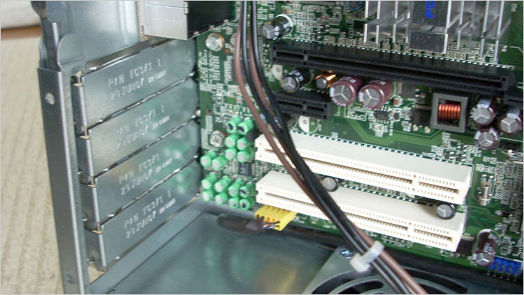 PCI Express x16が1基、PCI Express x1が1基