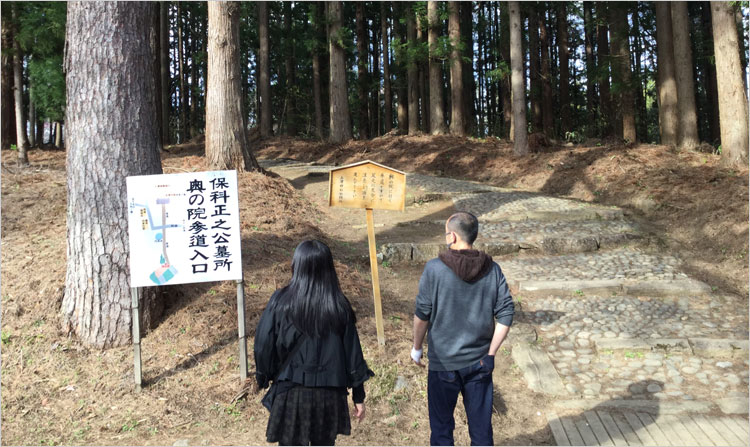 墳墓まで全長435m