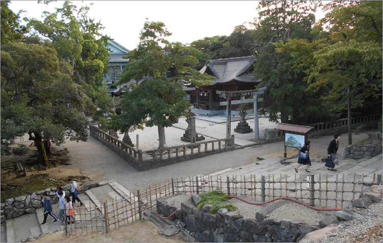 松江松平家初代藩主の松平直政を祭神