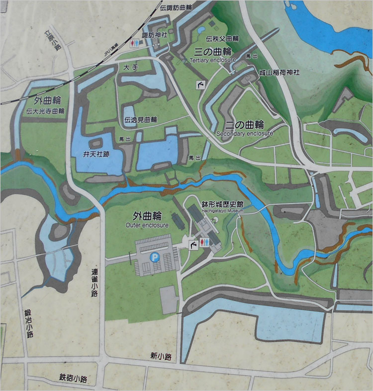 位置する二の曲輪・三の曲輪周辺