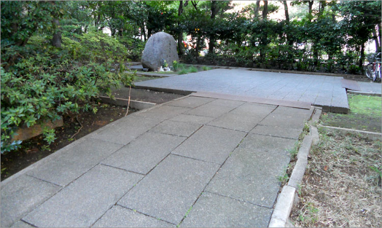 巣鴨プリズン跡地の石碑