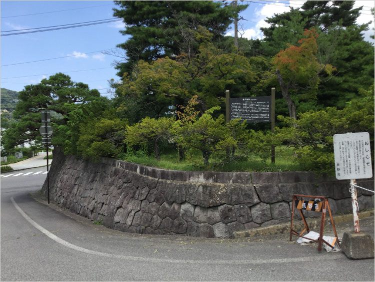 横山城の説明板