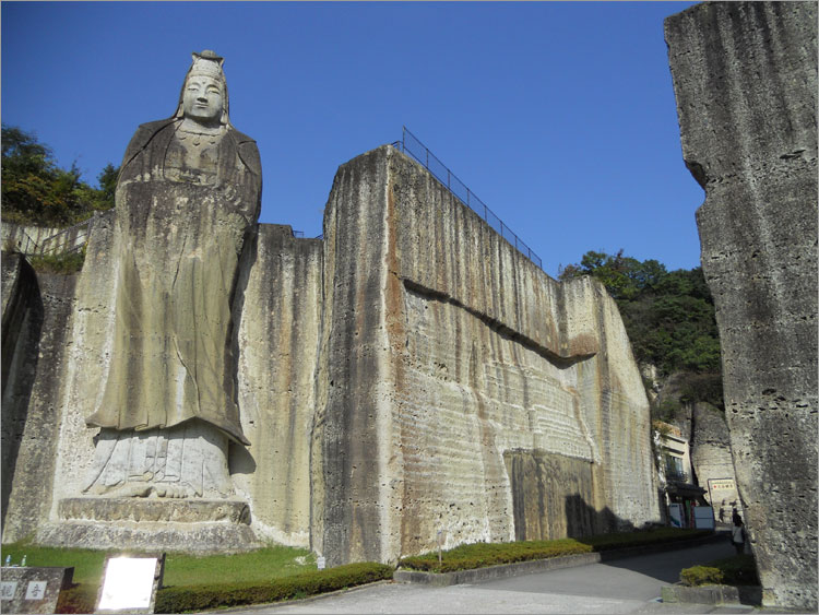大谷公園の平和観音