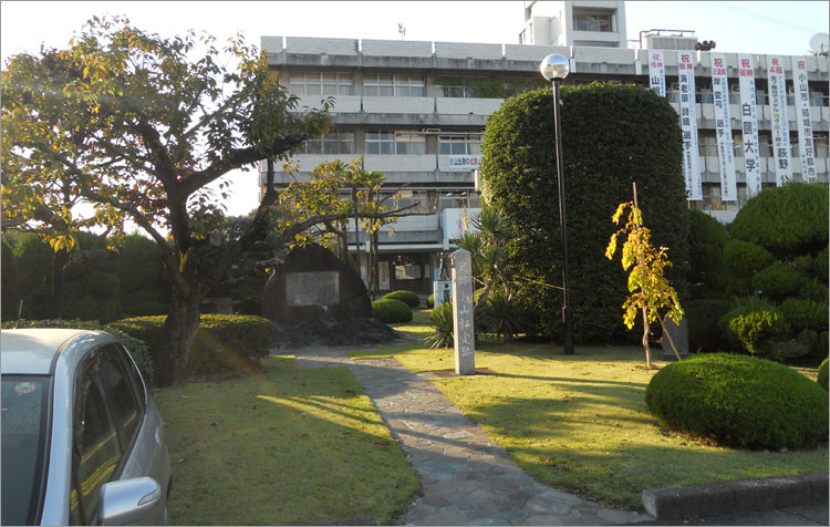 小山評定跡と小山市役所