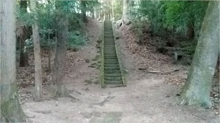 社殿への石段