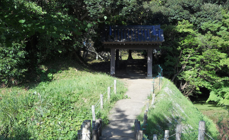佐倉城の唯一現存する建物棟門