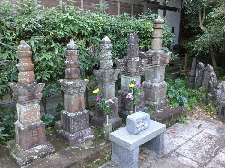 玉縄城の守備を任されていた松平正次一族の墓