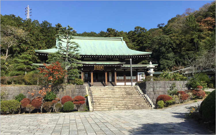 龍寶寺は、かつては玉縄北条氏の菩堤寺で供養塔を有する