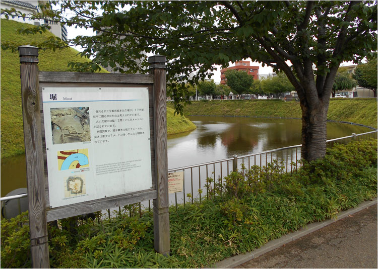 復元された堀は17世紀前半に掘られたもの