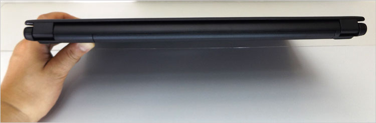 ディスプレイのヒンジ（蝶番）