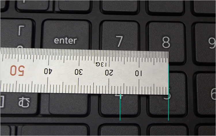 テンキーの狭いキーピッチ