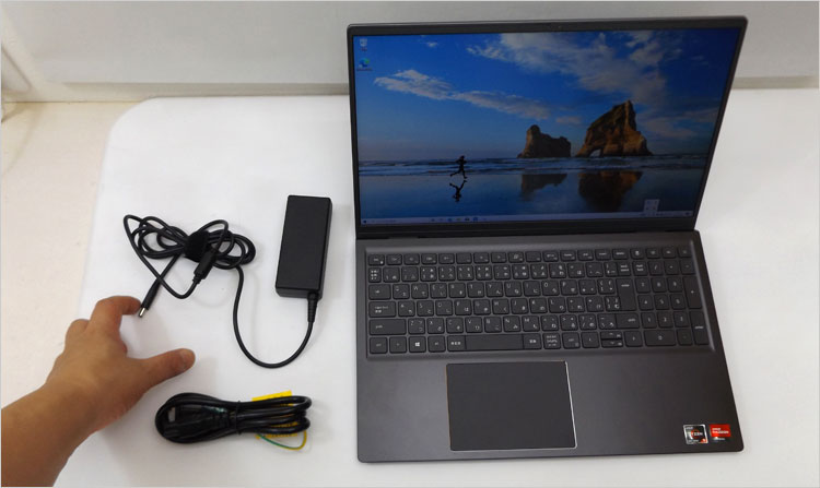 65WのACアダプタ