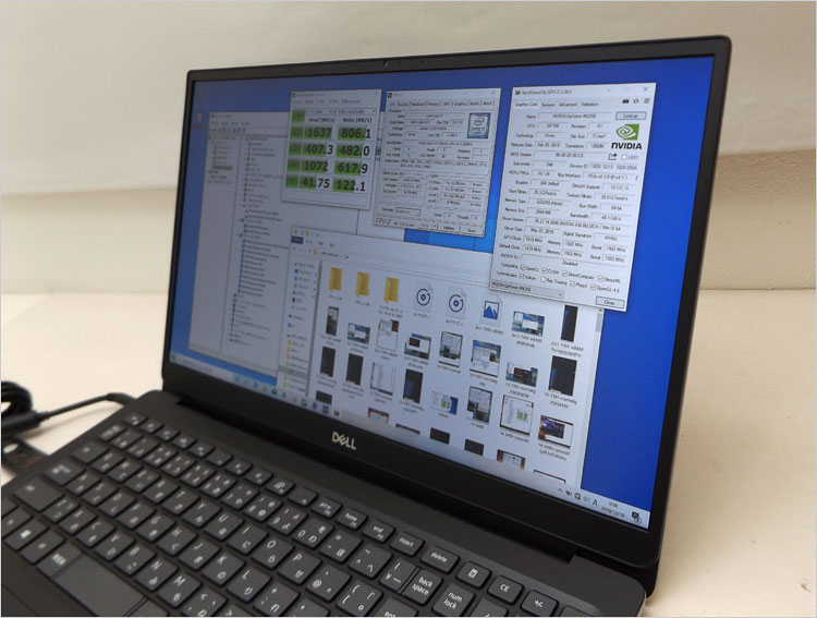 IPSか不明だが広視野角パネルということです