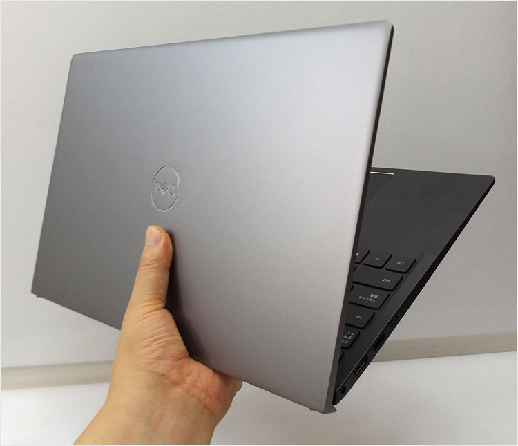 タイタン グレー